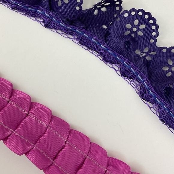 Vintage pink and purple pleated satin & scalloped laser cutout sewing trim - Picture 3 of 5
